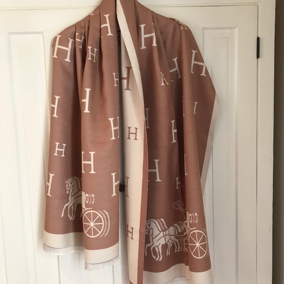 EQUESTRIAN CASHMERE SHAWL/WRAP NWOT - Picture 4 of 9